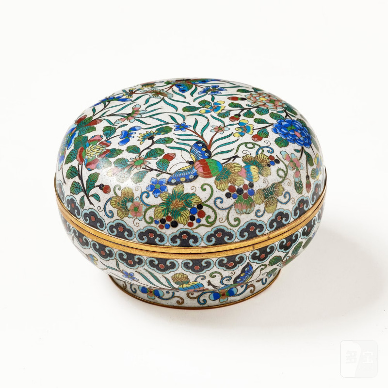 A Chinese cloisonné 'flowers and butterflies' box with cover, - 图4